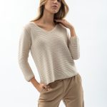 Bluză din tricot cu decolteu în V