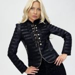 Jachetă din piele eco cu detalii aurii