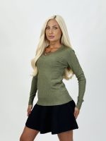 Pulover basic cu decolteu în V - imagine 22