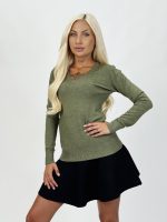 Pulover basic cu decolteu în V - imagine 21