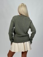 Pulover accesorizat cu ștrasuri și perle - imagine 15