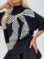 Pulover oversized cu imprimeu fundă și broșă - imagine 14