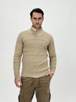 Pulover cu guler petrecut și nasturi