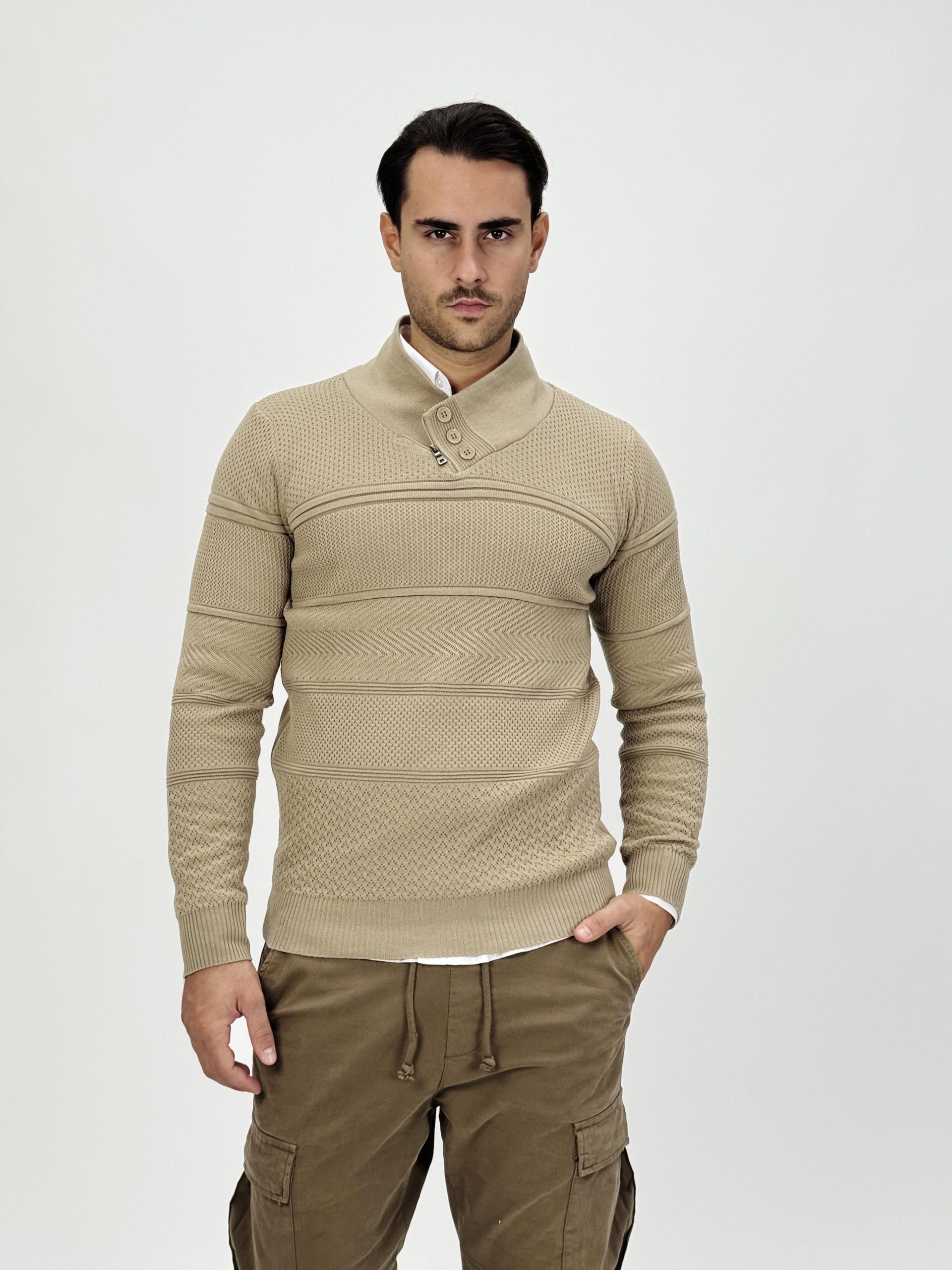 547d88ab-0baf-4543-9de6-4ffa0f6314c8 Pulover cu guler petrecut și nasturi - imagine 1