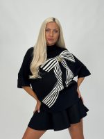 Pulover oversized cu imprimeu fundă și broșă - imagine 11