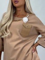 Pulover oversized cu lanț auriu și broșă - imagine 8