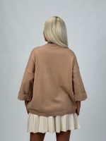 Pulover oversized cu lanț auriu și broșă - imagine 9