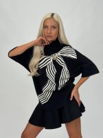 Pulover oversized cu imprimeu fundă și broșă - imagine 13