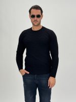 Pulover din tricot cu model și decolteu la baza gâtului