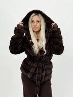 Jachetă scurtă din blană cu glugă și cordon - imagine 2