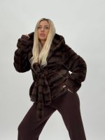 Jachetă scurtă din blană cu glugă și cordon - imagine 5