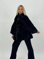 Poncho cu blană și cordon în talie - imagine 19