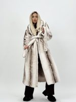 Jachetă din blană cu glugă și cordon