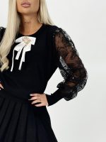 Pulover cu mâneci din dantelă și fundă albă - imagine 3