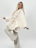 Poncho cu blană și cordon în talie