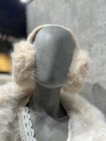 Căști din blană artificială