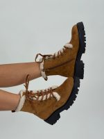 Ghete cu blană și siret