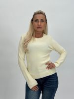 Pulover din lână la baza gâtului