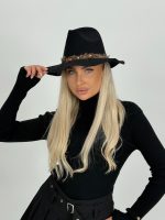 Pălărie cu pene mici