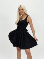 Rochie scurtă cu ștrasuri, spate gol și fundă mare