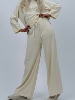 Set din tricot subțire bluză și pantalon cu ștrasuri - imagine 3