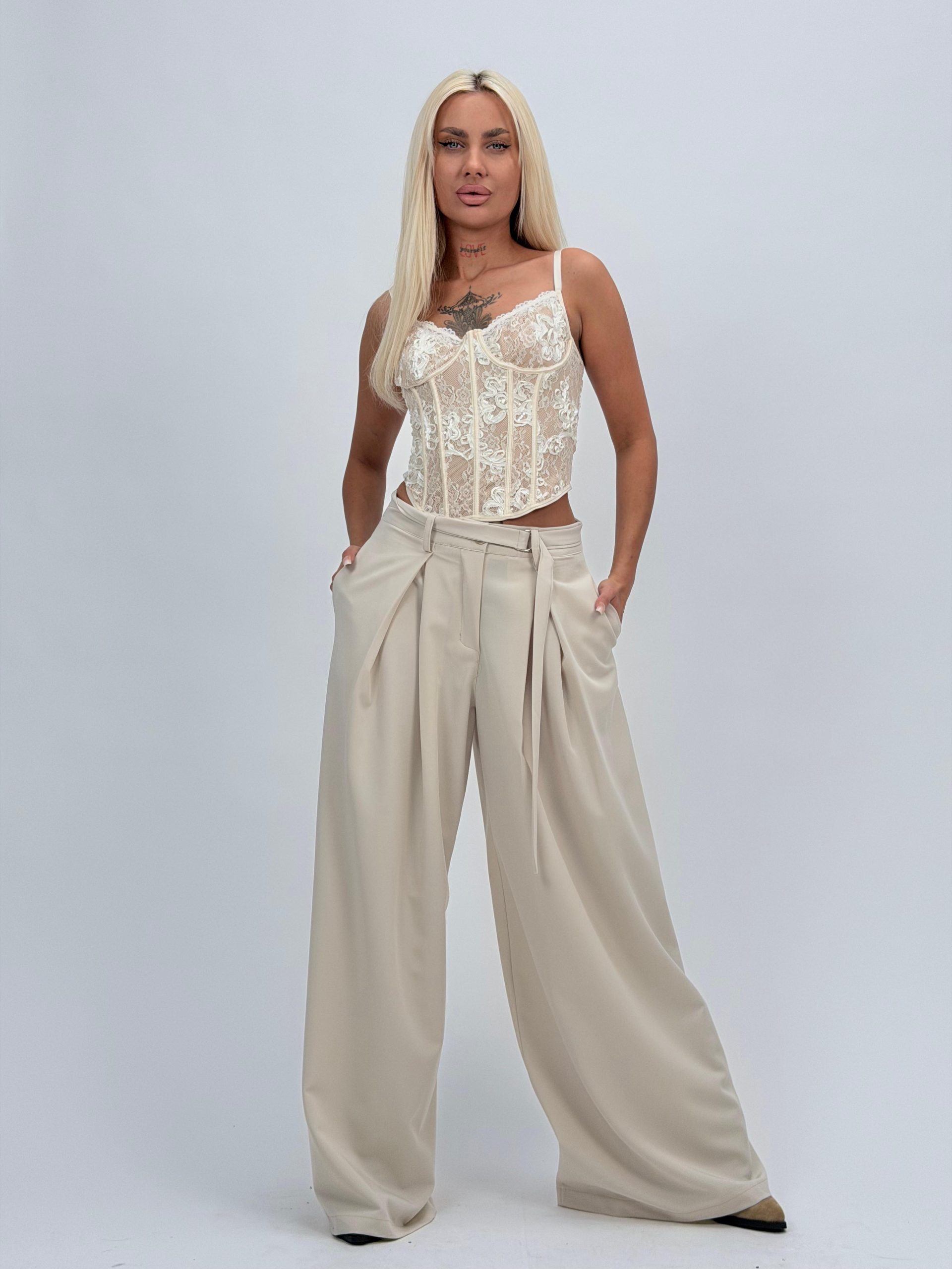 07ff09f0-bef8-4d75-99c8-4f5a02d17a9b Pantalon wide leg cu pense și cordon - imagine 1
