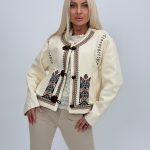 Jachetă crem din denim cu guler tunică