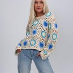 Bluză croșetată cu decolteu la baza gâtului