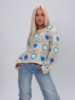 Bluză croșetată cu decolteu la baza gâtului