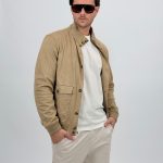 Jachetă cu guler tunică și aspect de piele întoarsă