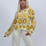 Bluză croșetată cu decolteu la baza gâtului