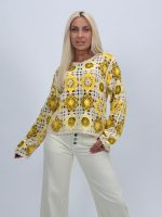 Bluză croșetată cu decolteu la baza gâtului