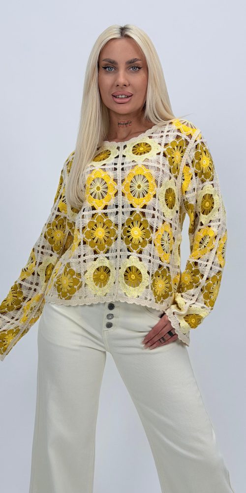 Bluză croșetată cu decolteu la baza gâtului