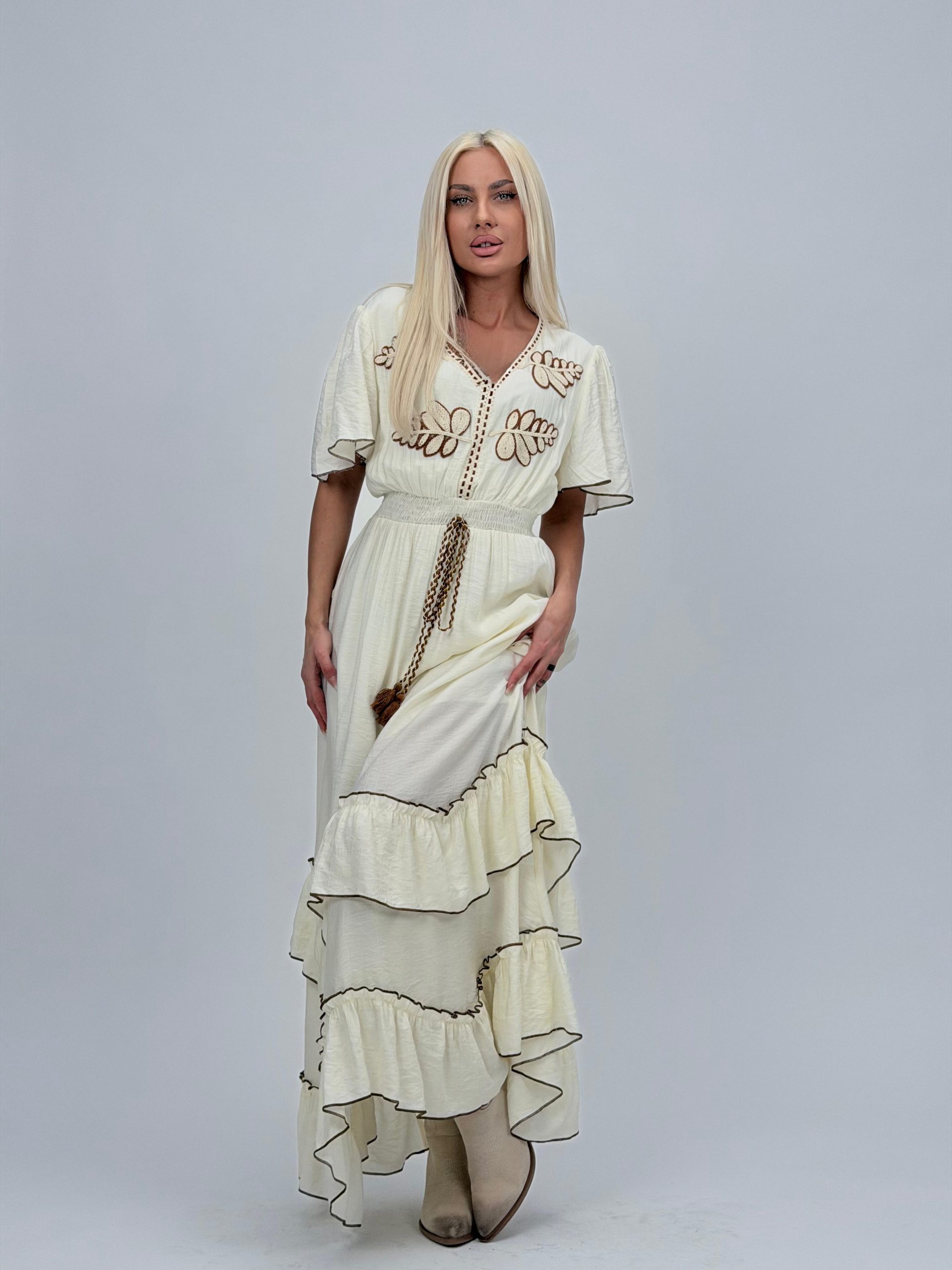 a503107d-2cd2-4d89-baf3-a38815061a21 Rochie lungă cu decolteu în V și broderie - imagine 1