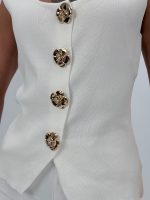 Vestă din tricot cu butoni aurii - imagine 3