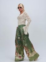 Pantalon oversized din satin cu imprimeu - imagine 3