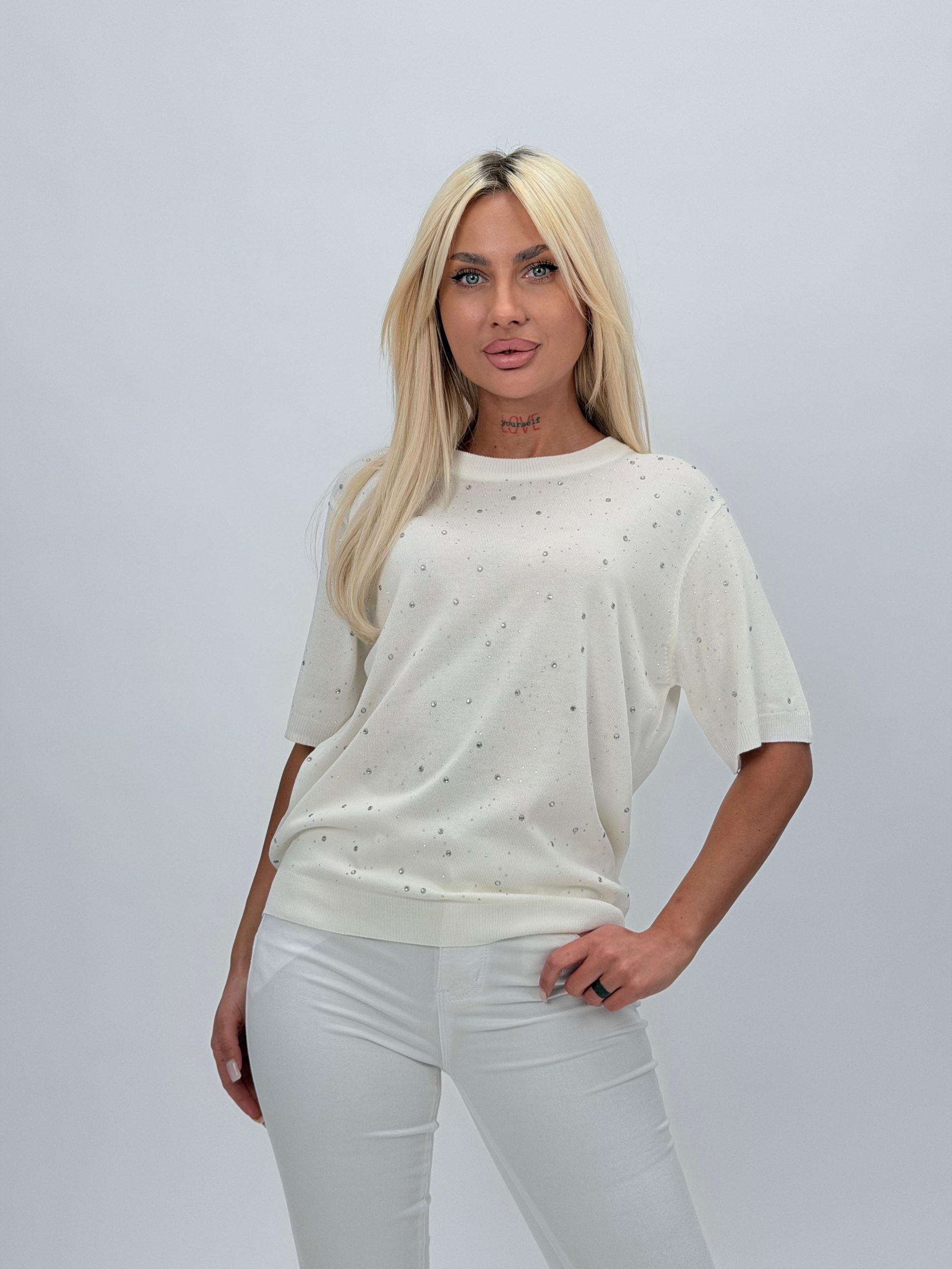 479db0cb-9eb4-403d-b042-d3da5aec582a Bluză din tricot cu mânecă scurtă și ștrasuri - imagine 1