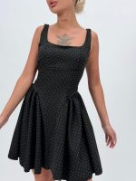 Rochie scurtă cu ștrasuri, spate gol și fundă mare - imagine 2