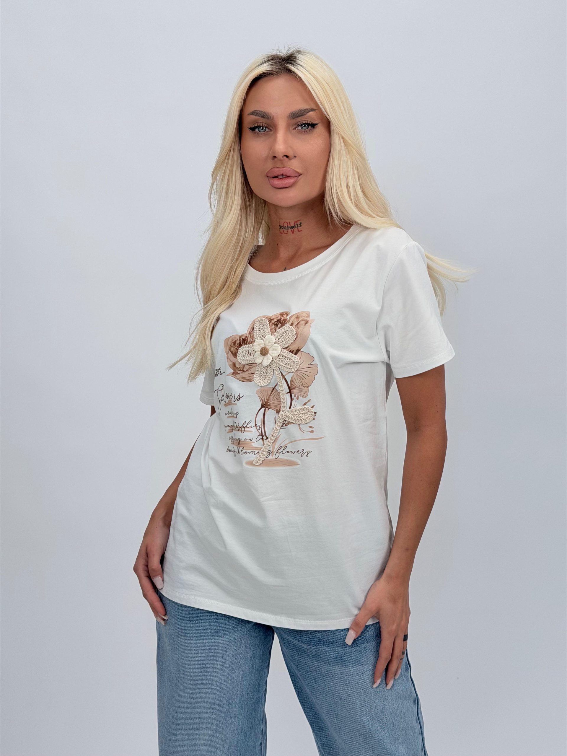 7b00b854-1a3e-477e-aa8f-32996eb5c510 Tricou din bumbac cu floare brodată - imagine 1