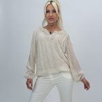 Bluză din mătase italiană cu decolteu accesorizat