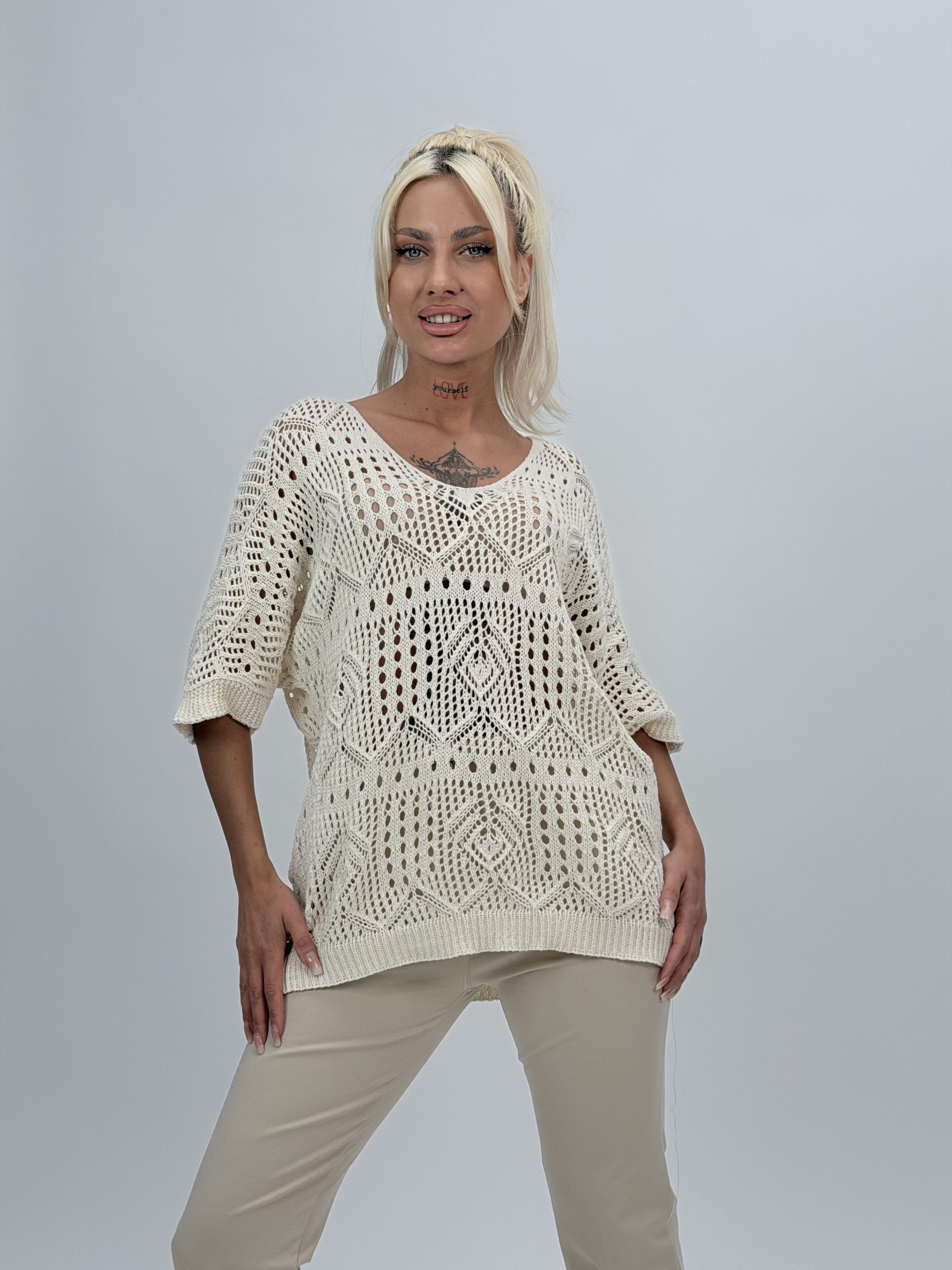 IMG_4721 Bluză oversized din tricot cu decolteu în V - imagine 1