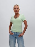 Tricou cu decolteu în V și dantelă - imagine 13