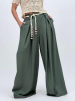 Pantalon larg cu pense și cordon în talie - imagine 23