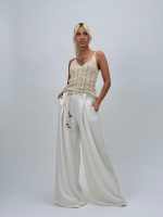 Pantalon larg cu pense și cordon în talie