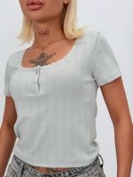 Tricou scurt cu nasturi și dantelă - imagine 19