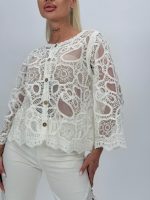 Bluză croșetată cu nasturi decorativi - imagine 3