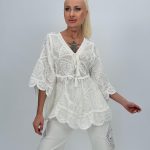 Bluză din bumbac cu broderie și mâneci clopot