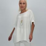 Bluză oversized cu broderie și colier