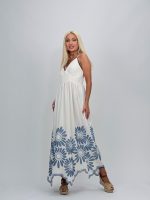 Rochie lungă cu broderie albastră