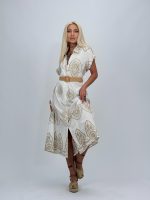 Rochie lungă cu broderie și curea